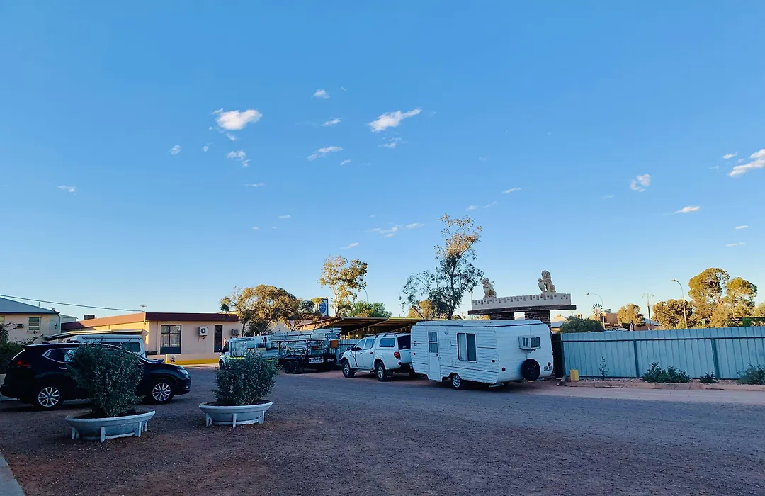 Opal Inn Hotel, Motel, Caravan Park-1