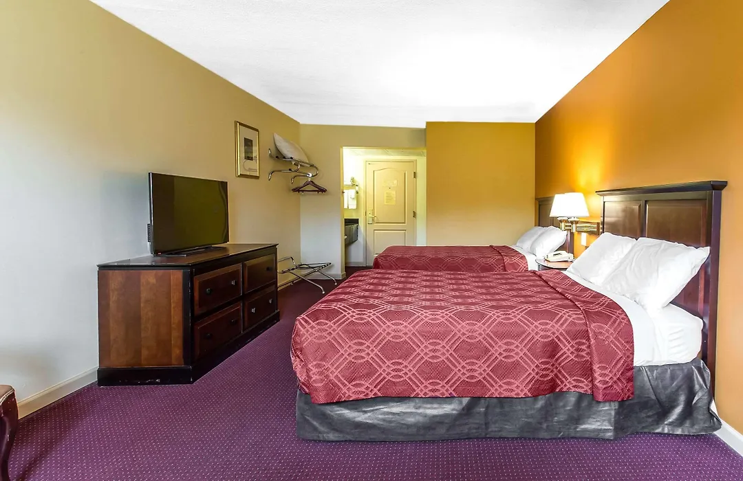 Econo Lodge At Six Flags-1