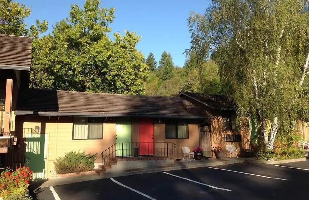 Humboldt Redwoods Inn-1