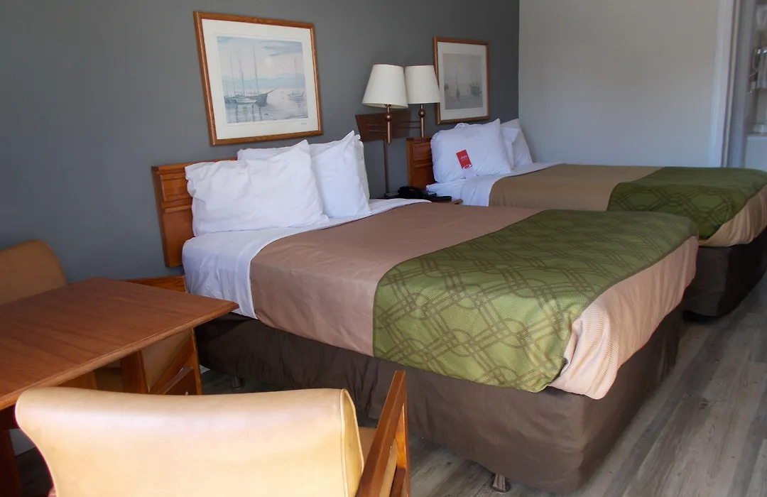 Econo Lodge Conway Central-1