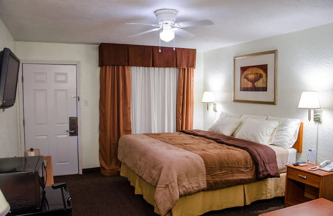 Budget Inn & Suites Colby-1