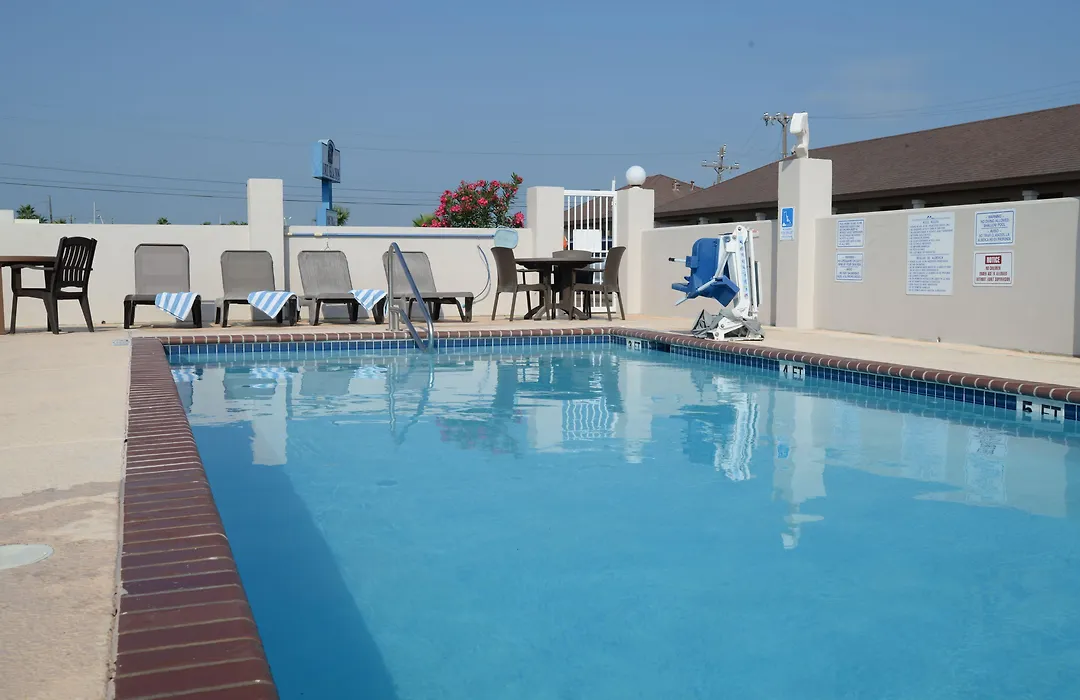 Port Isla Inn-1