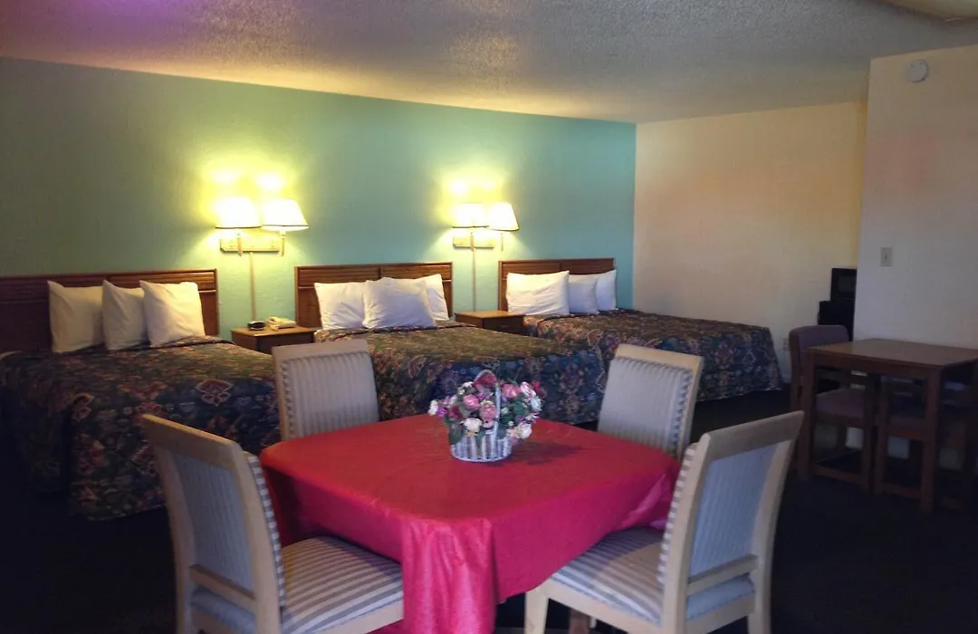 Super 7 Inn-Siloam Springs-1