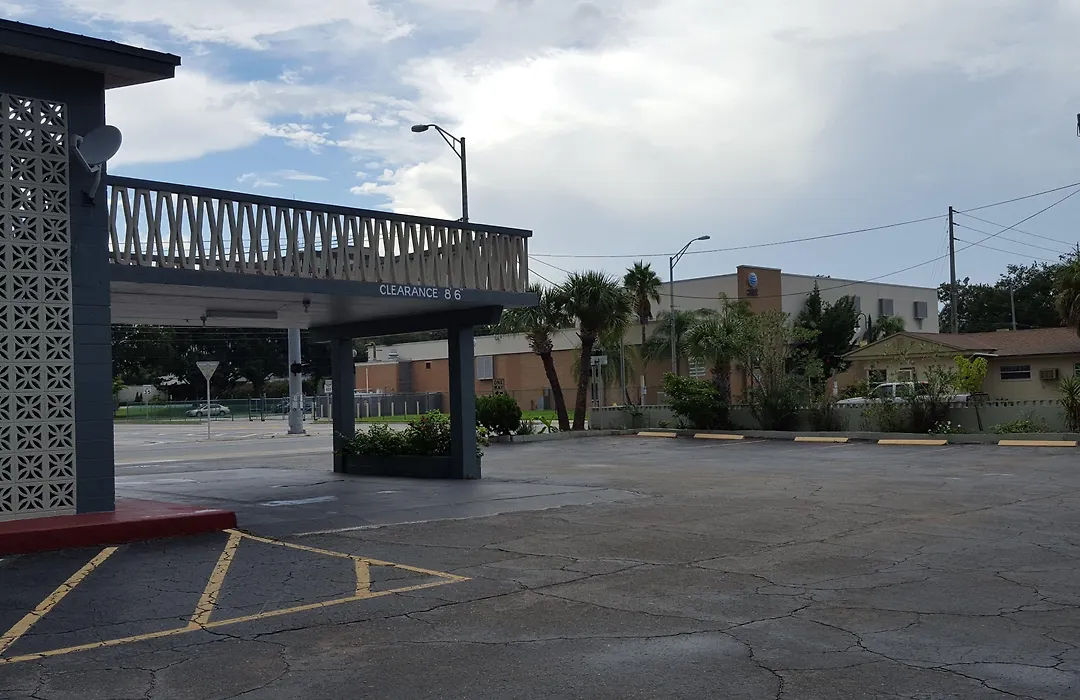 Three Oaks Motel - Titusville-1