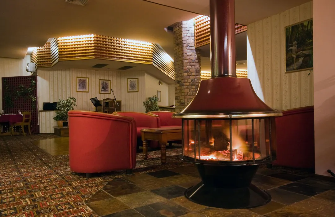 Mcnevins Warwick Motel-1
