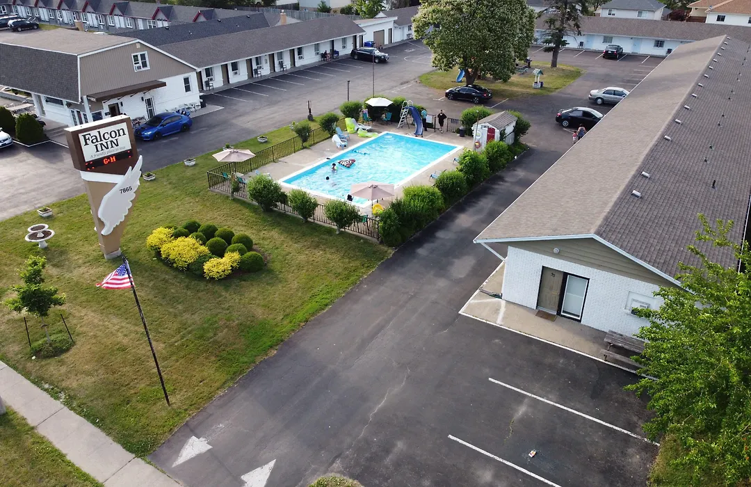 Falcon Inn-1