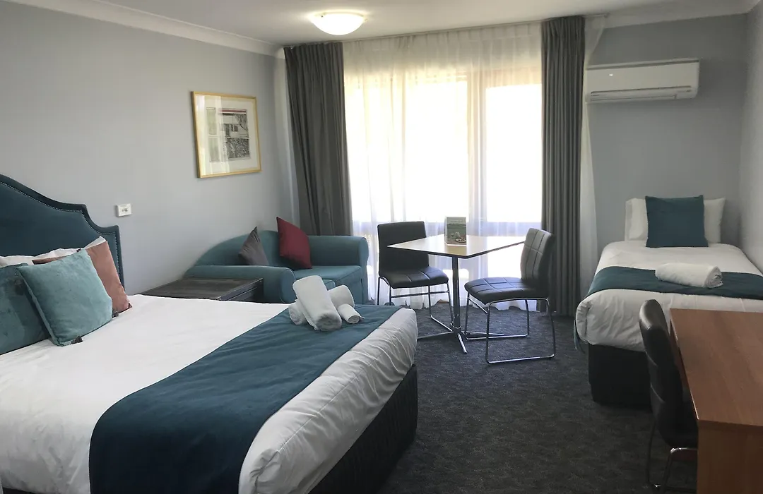 Town & Country Motor Inn-1