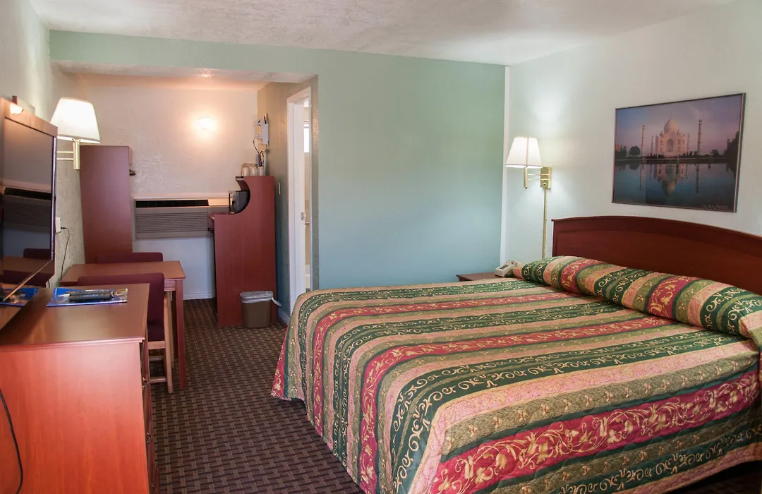 Esquire Inn-1