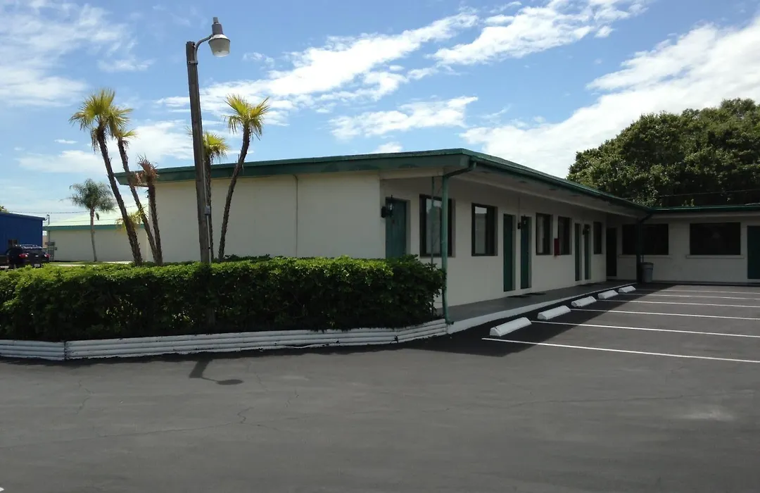 Economy Inn Okeechobee-1