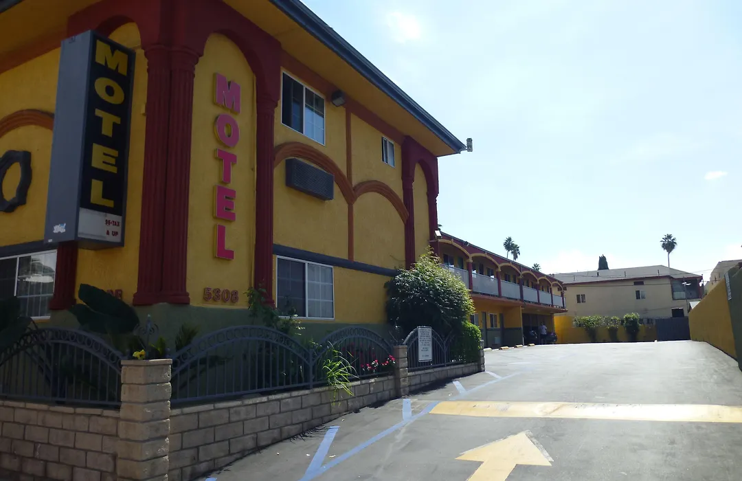 Economy Inn Hollywood-1