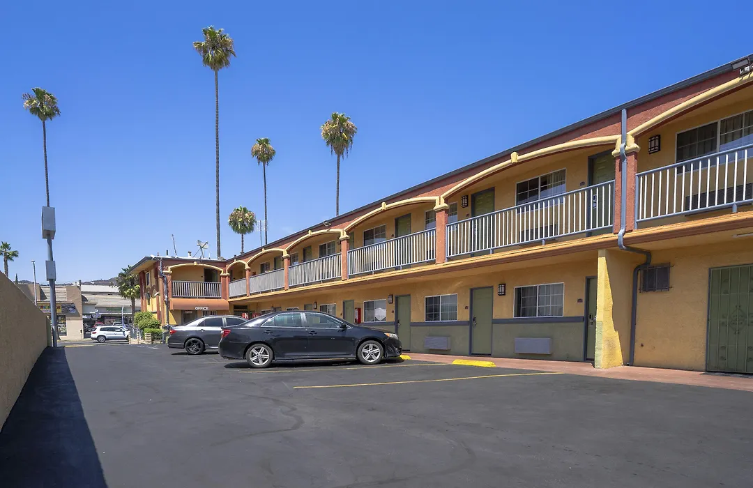 Economy Inn Hollywood-1