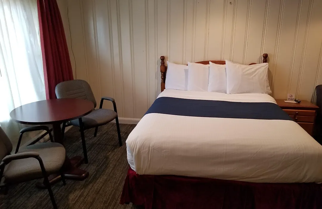 Tides Motel - Hampton Beach-1