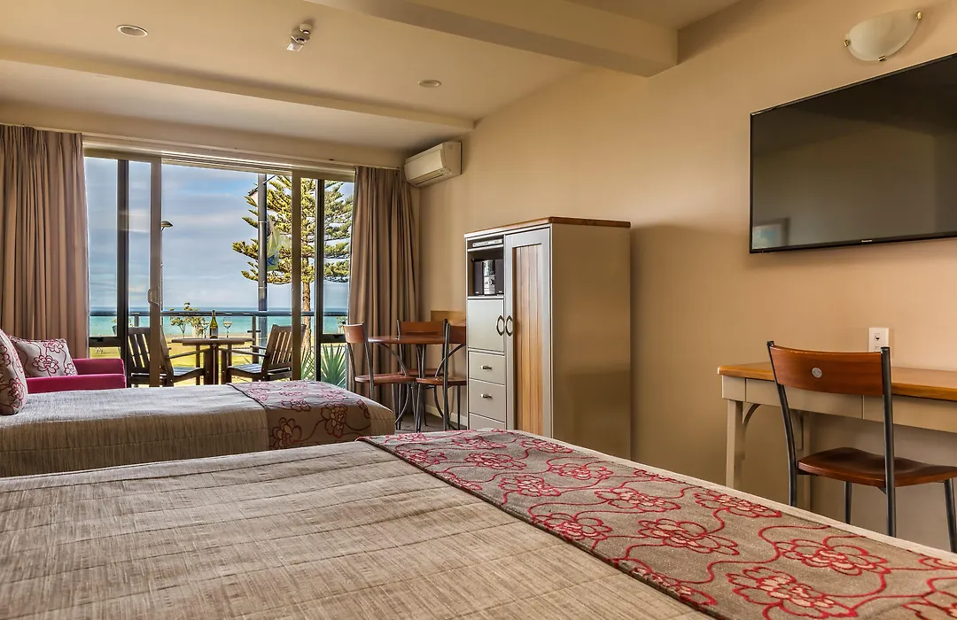 Pebble Beach Motor Inn-1