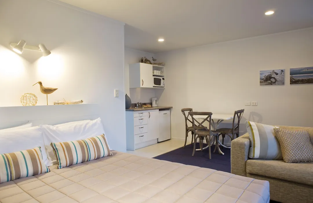 Motel Oasis-1