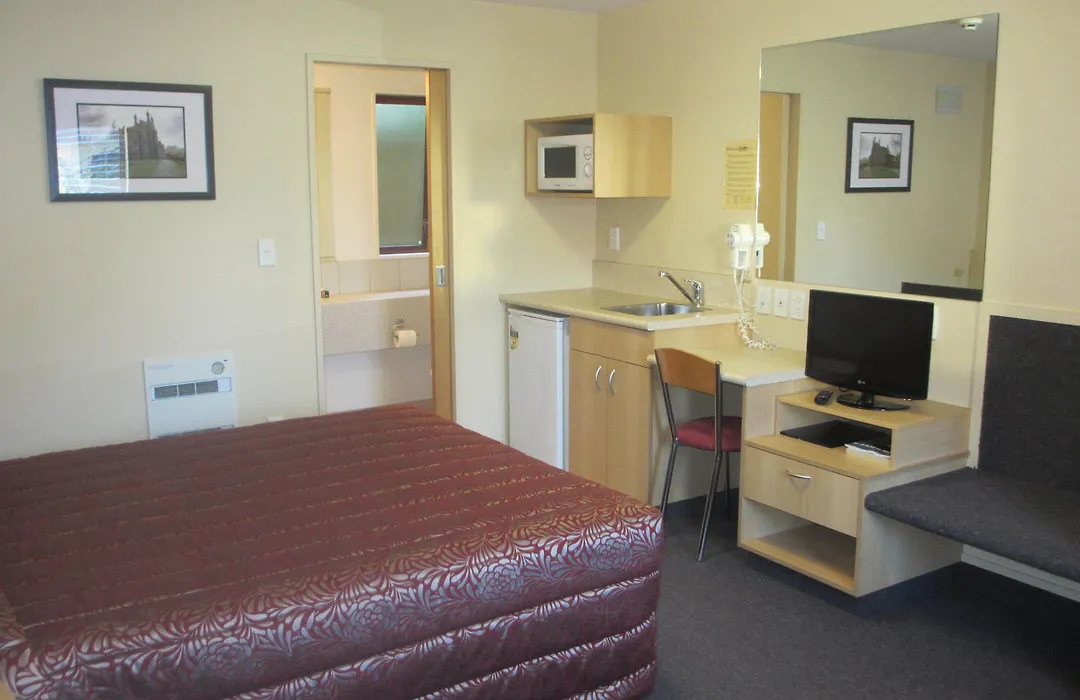 Alhambra Oaks Motor Lodge-1