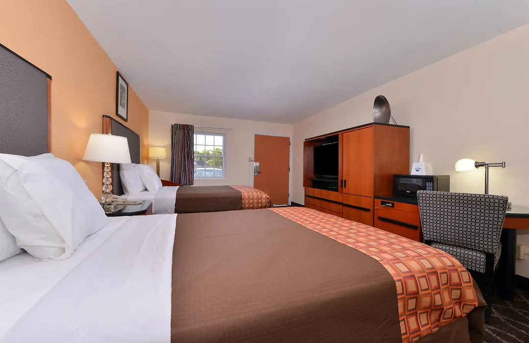 Media Inn & Suites-1