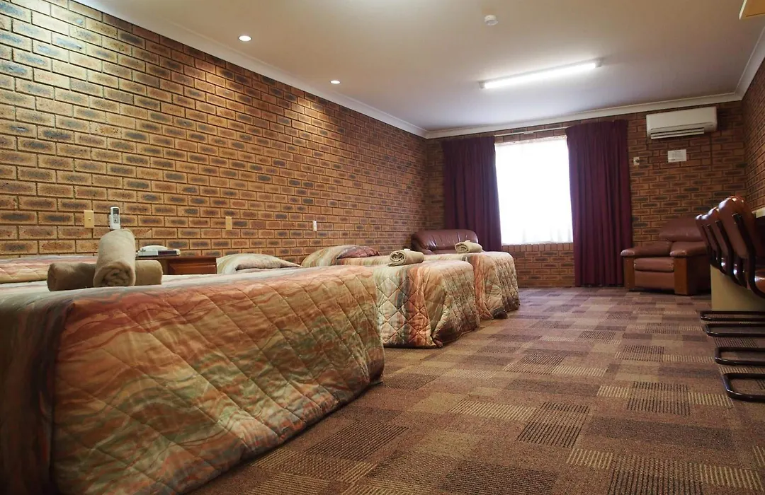 Cobar Town & Country Motor Inn-1