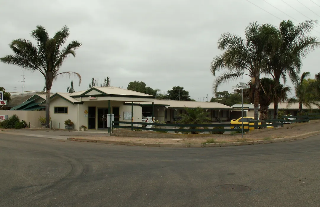 Oval Motel - Murray Bridge-1
