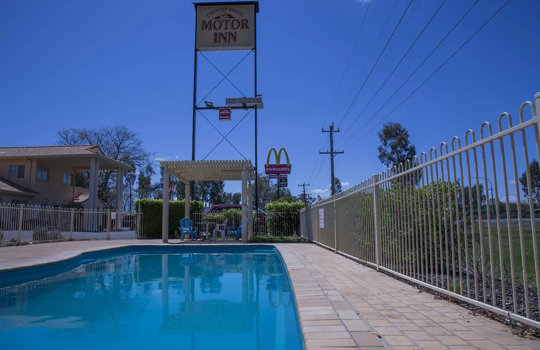 Country Roads Motor Inn-1