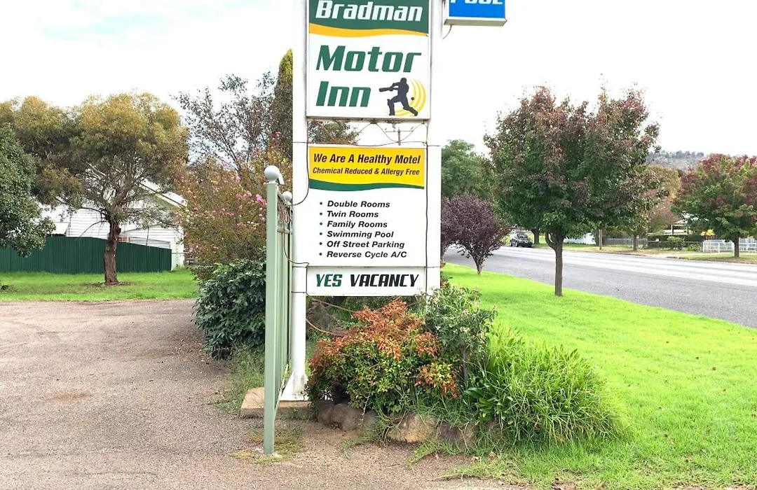 Bradman Motor Inn-1