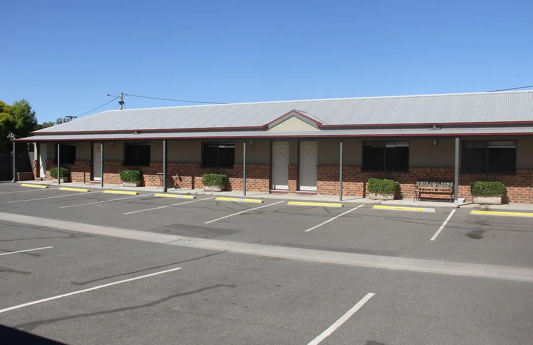 The Saltbush Motor Inn-1