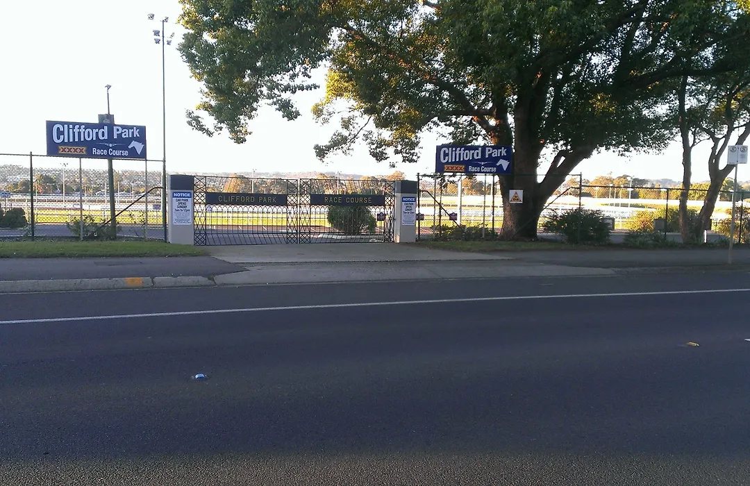 Clifford Park Motor Inn-1