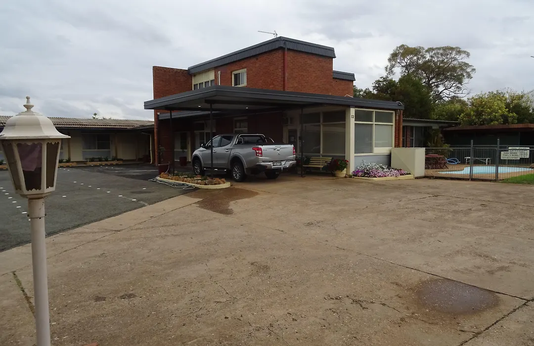 Memphis Motor Inn- Under New Management-1