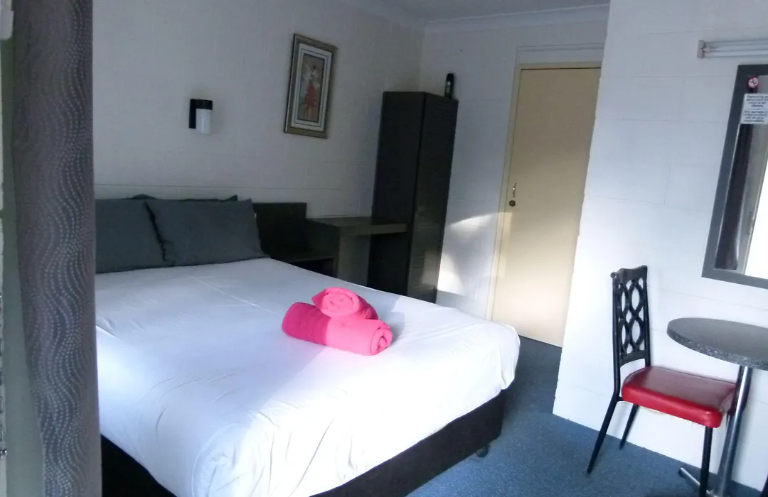 Azalea Motel - Under New Management-1