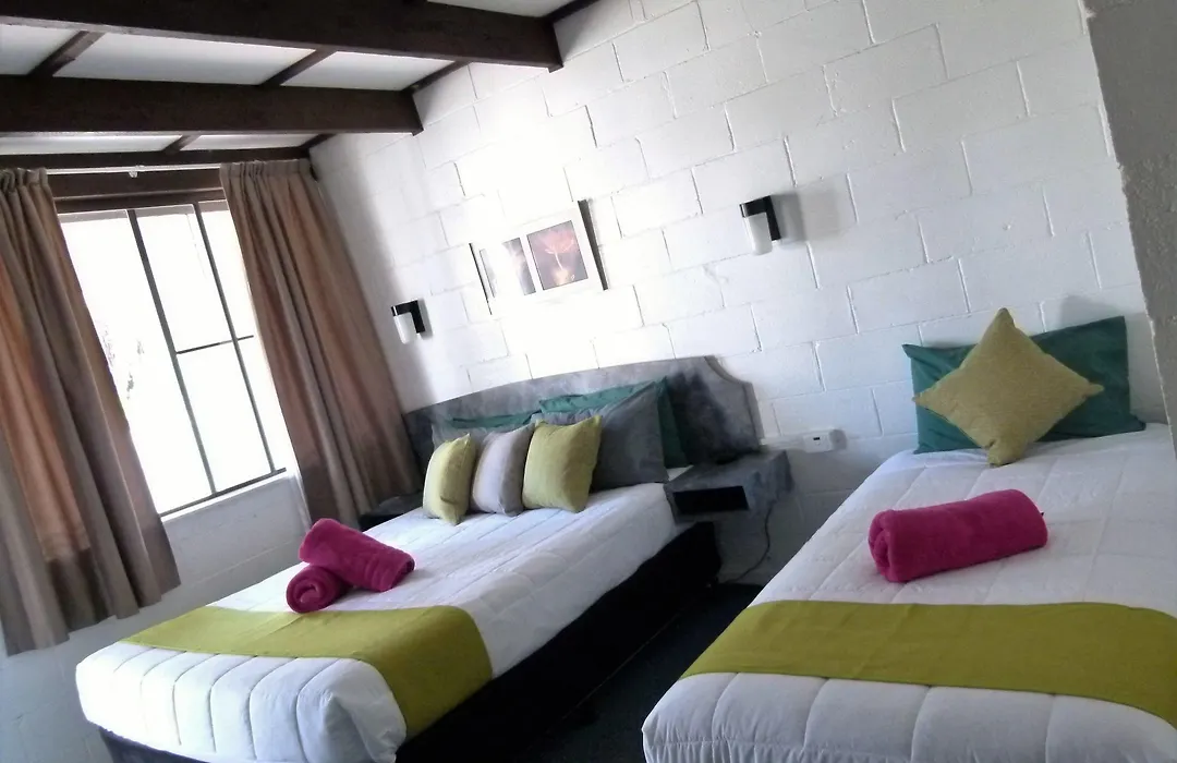 Azalea Motel - Under New Management-1