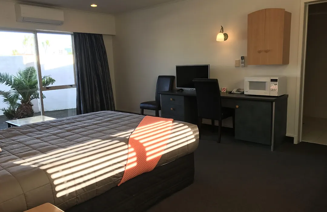 Pacific Harbour Motor Inn-1