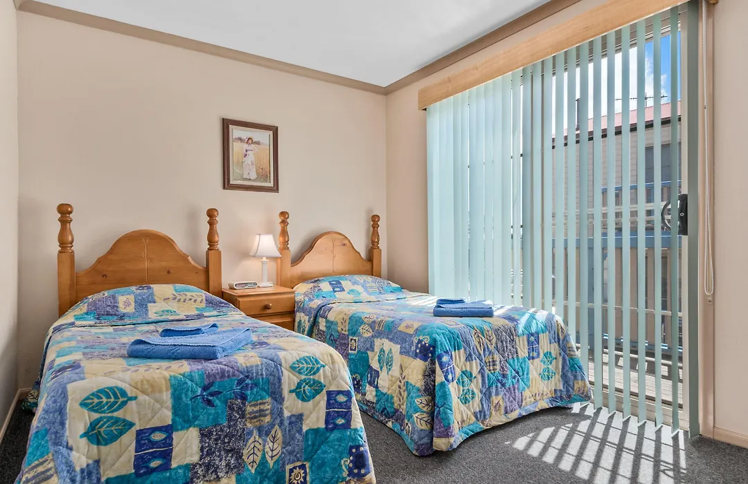 Amos House & Swansea Ocean Villas-1