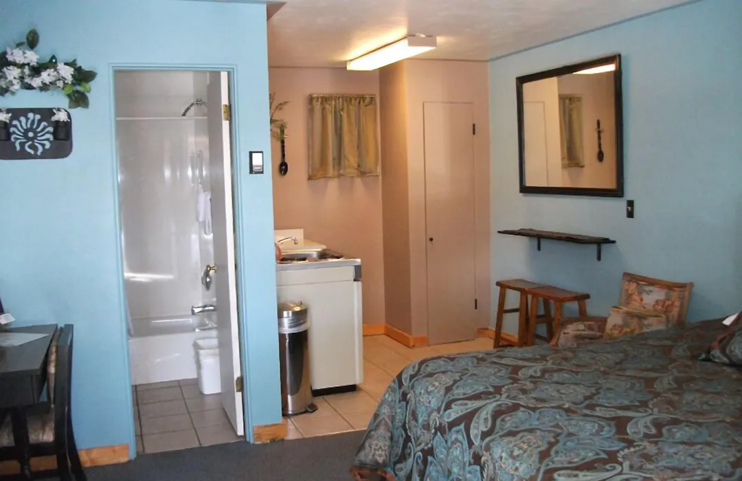 Caboose Motel & Gift Shop-1