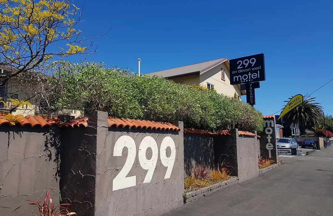 299 On Devon West-1