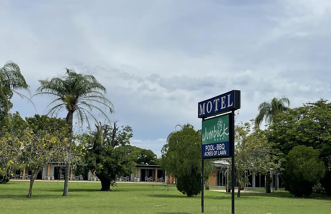 Jumbuck Motor Inn With Pool-1