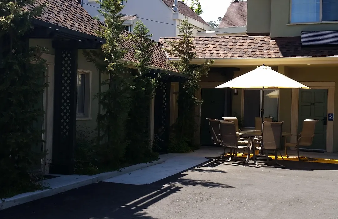 Marin Lodge-1