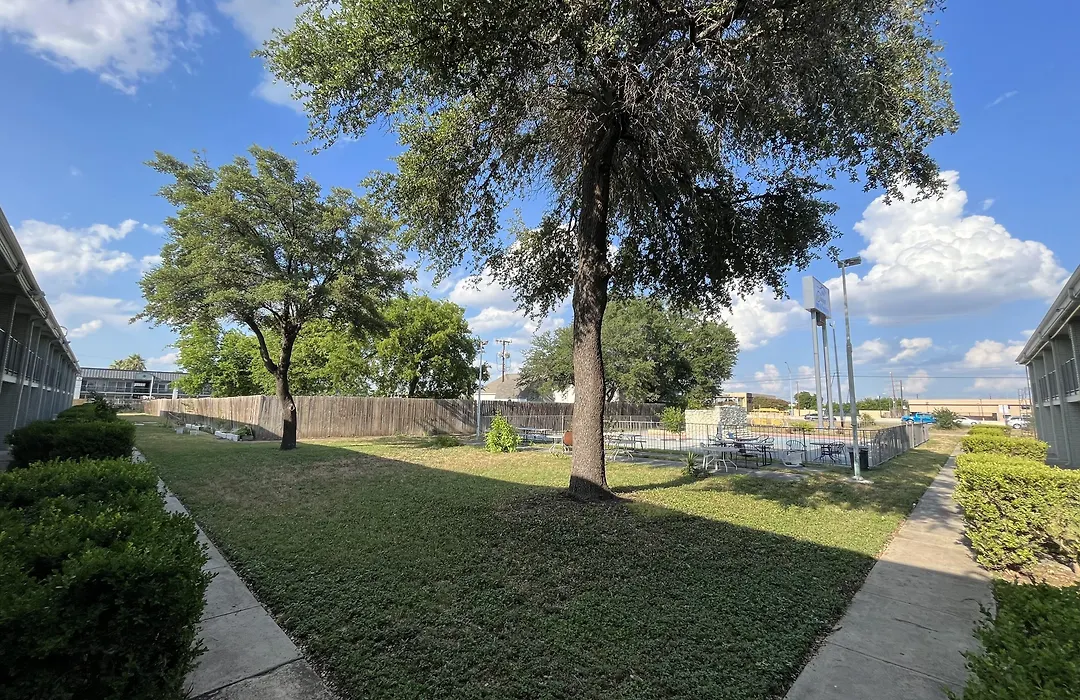 Mid Towne Inn & Suites-1