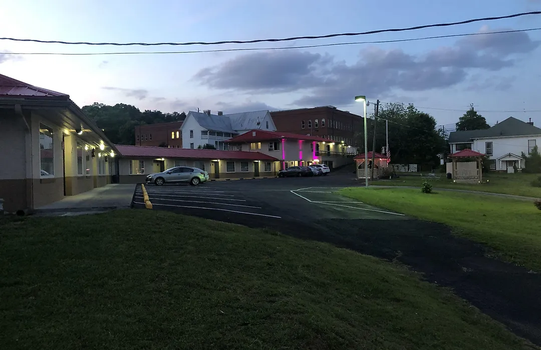 Ellijay Inn - Downtown Ellijay-1