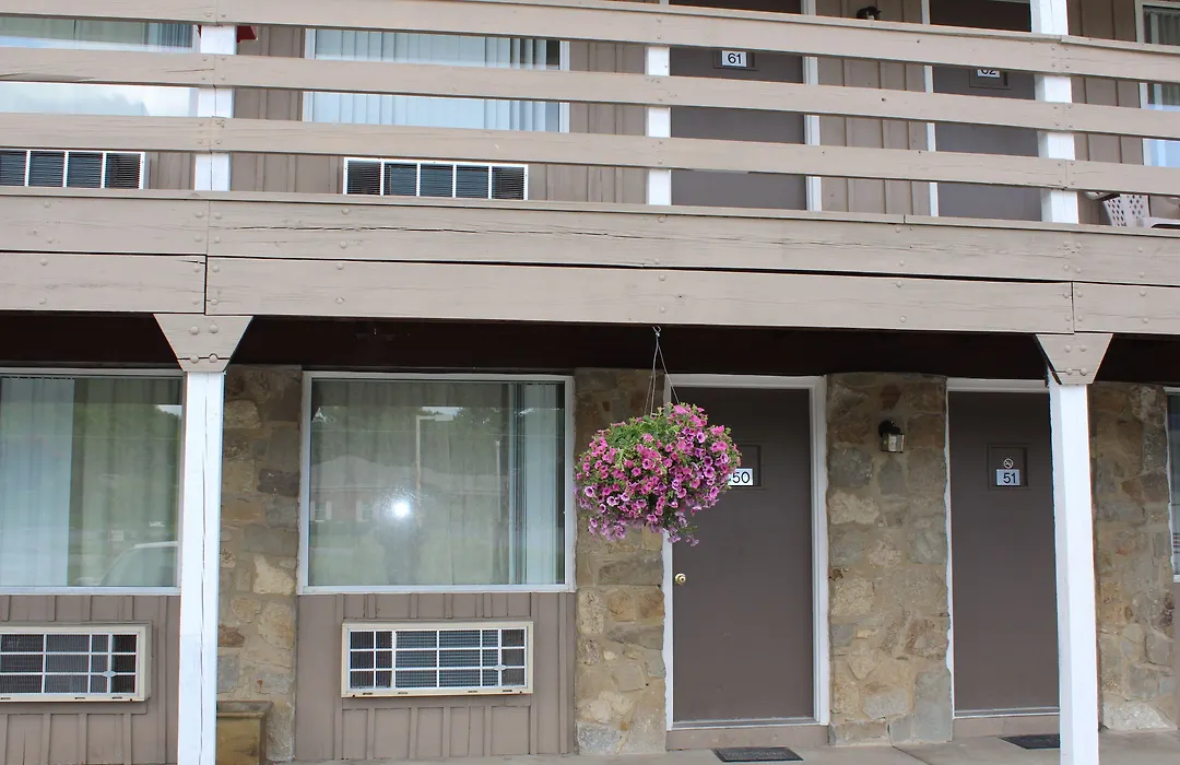Brown'S Motel-1