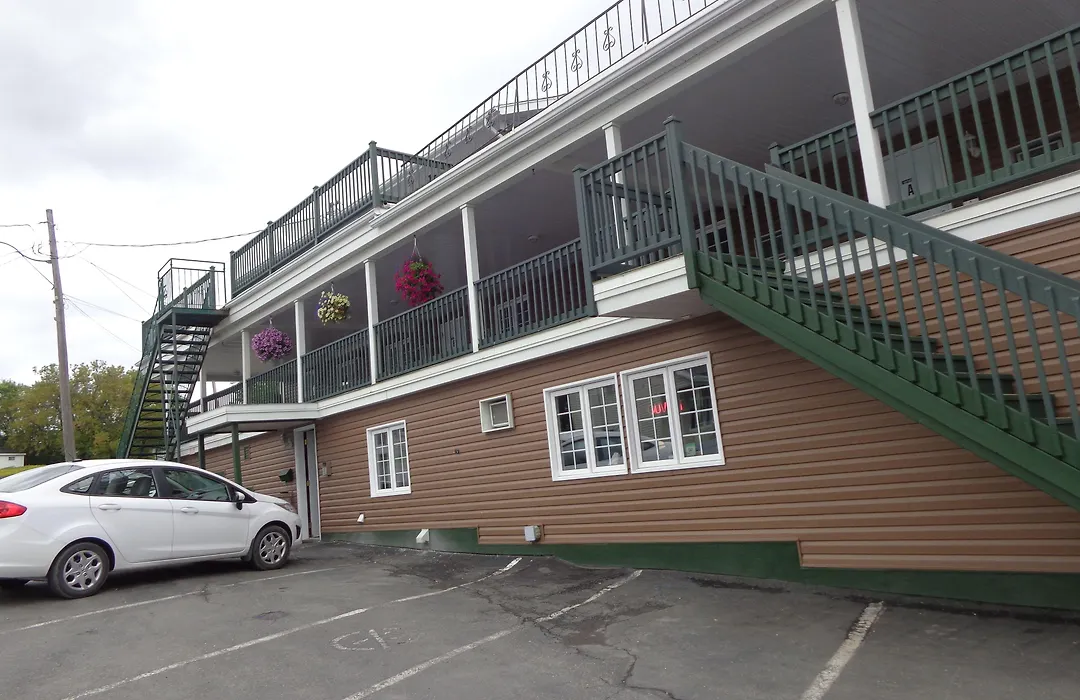 Happy Motel-1