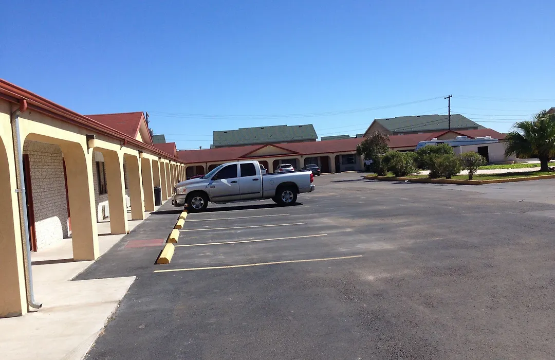 Executive Inn Robstown-1