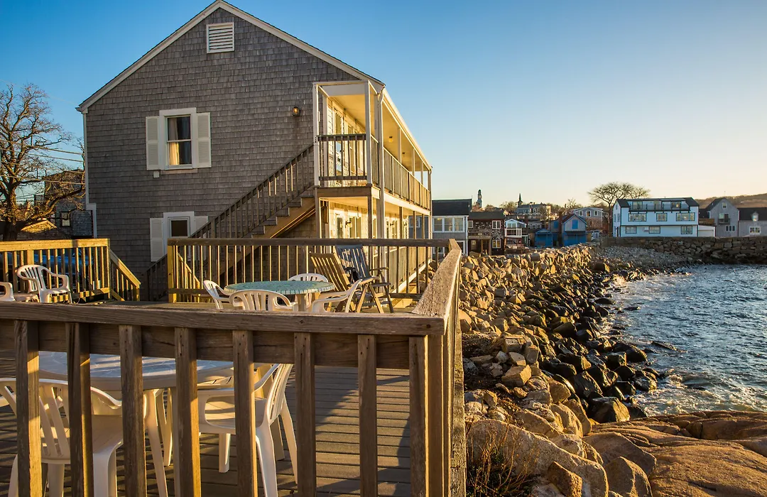 Bearskin Neck Motor Lodge-1