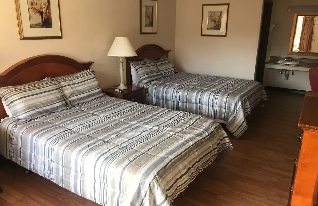 Daniel Boone Motor Inn-1