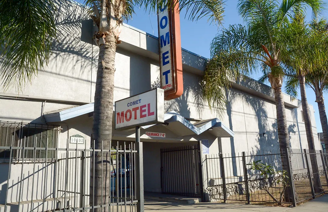 Comet Motel-1