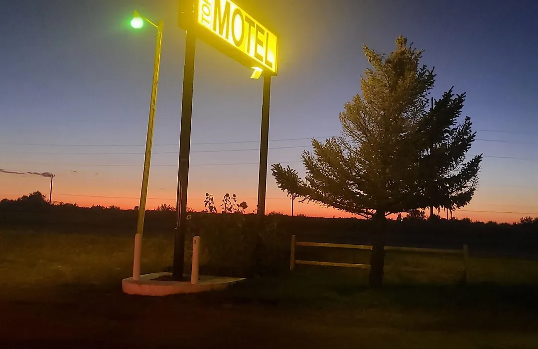 Tops Motel-1