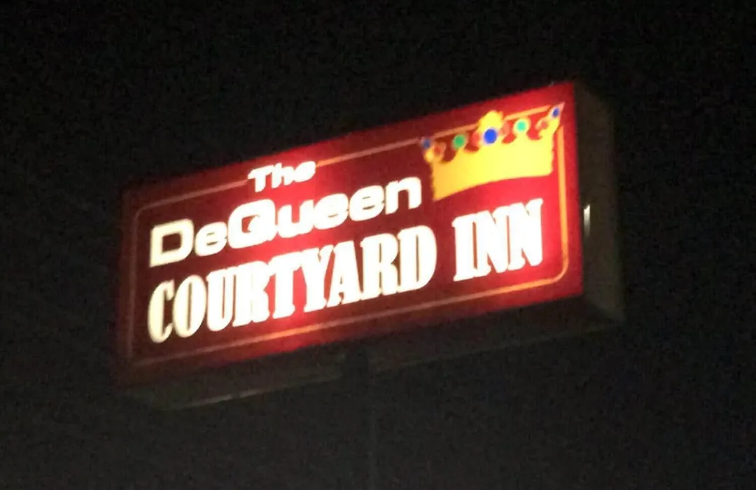 Dequeen Courtyard Inn-1
