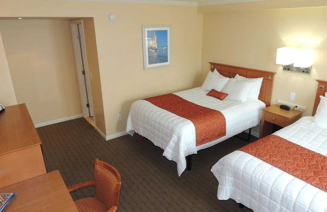 Fleur De Lis Beach Motel-1