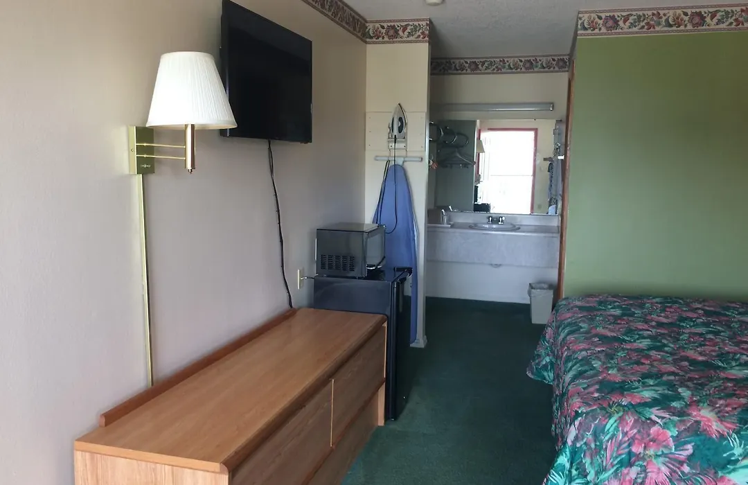 Western Motel - Camilla-1