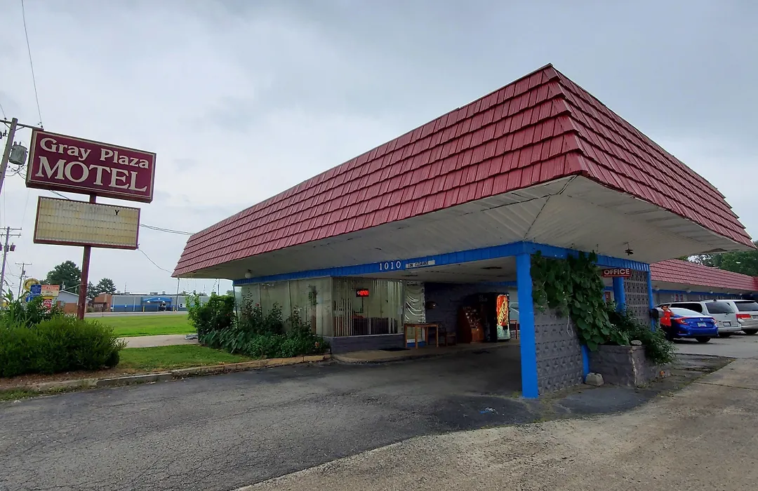 Gray Plaza Motel West Frankfort-1