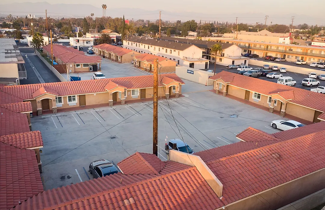Diamond Bell Inn & Suites-1