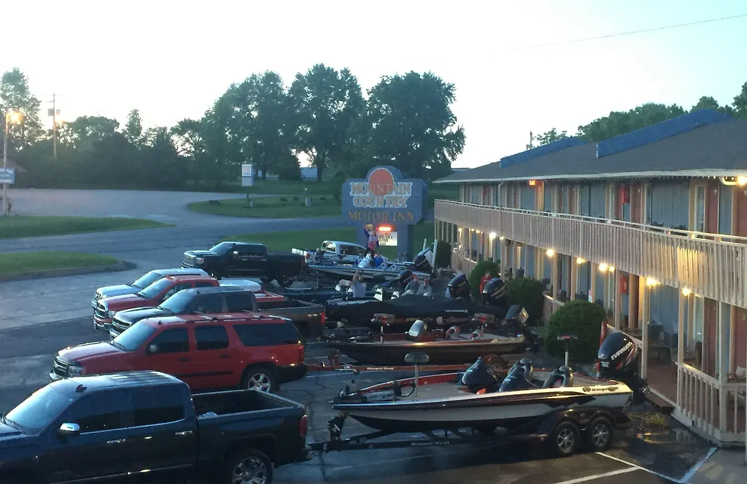 Mountain Country Motor Inn-1